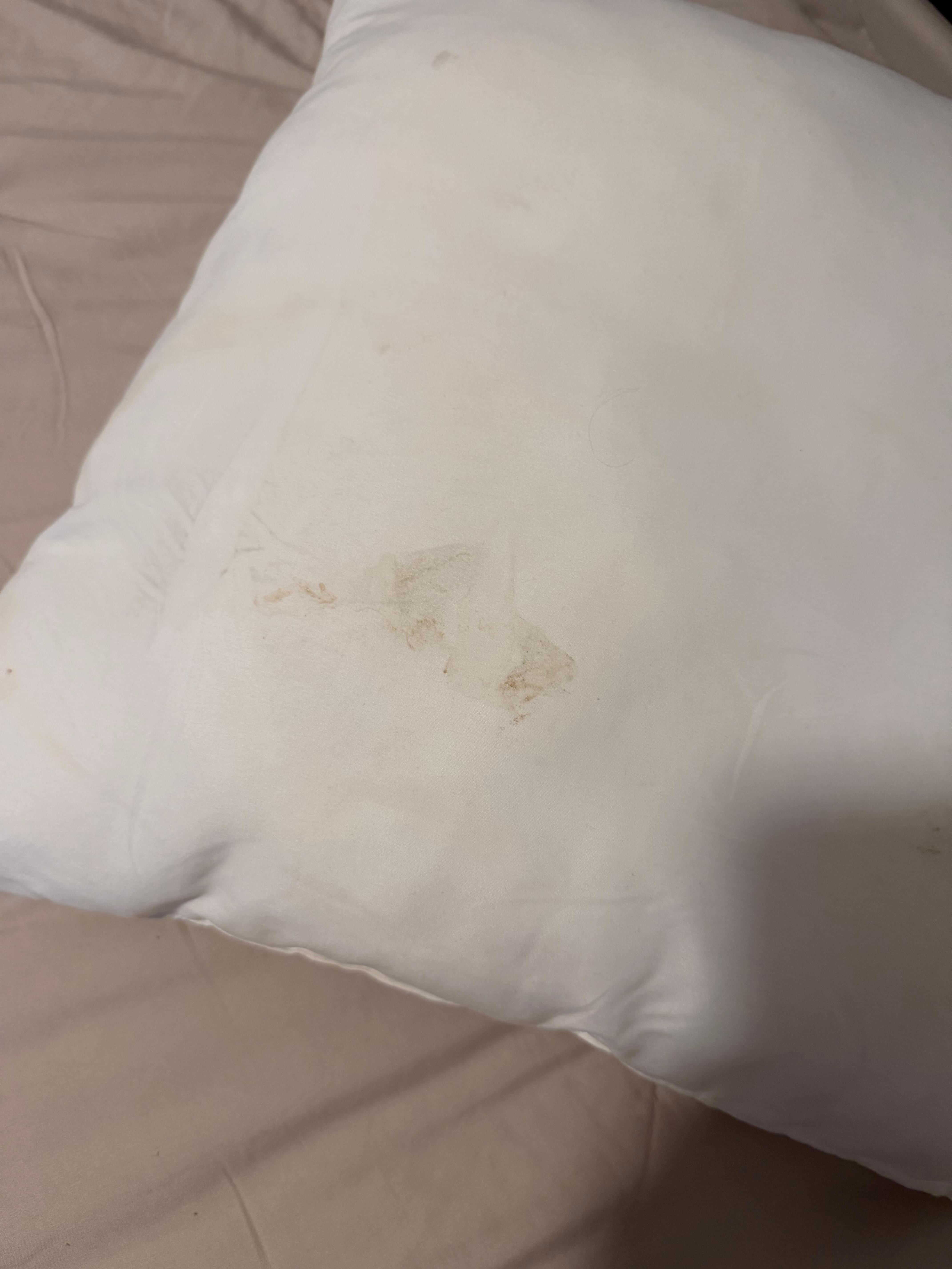 Dirty pillow, bedding was dirty, pillows bed spread