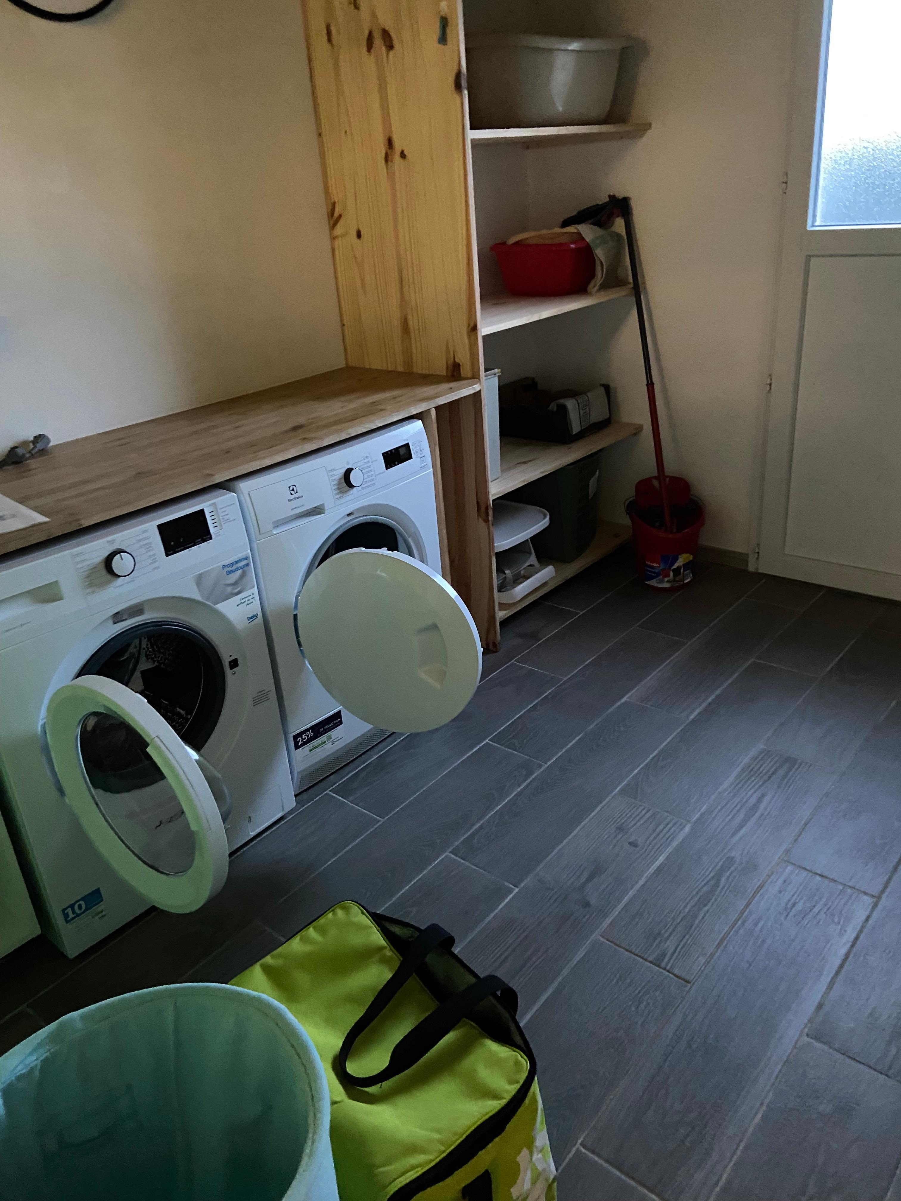 Buanderie très pratique et complète 