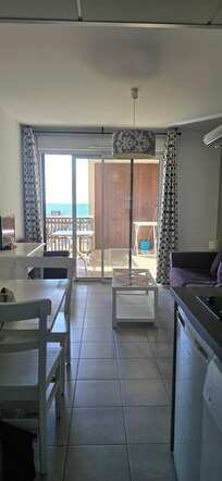 Cuisine , salon et terrasse