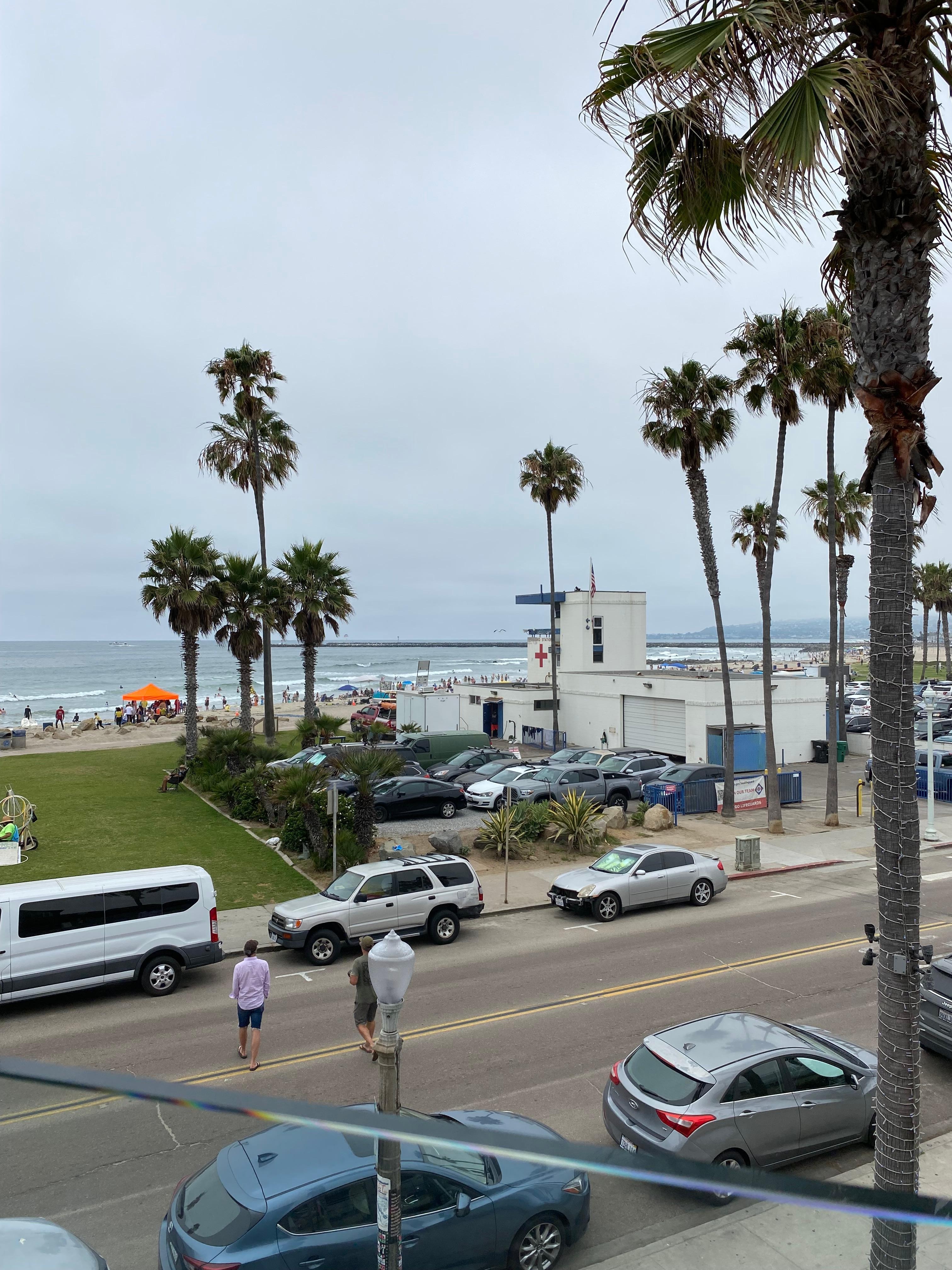 Close to lots of great restaurants and the beach