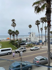 Close to lots of great restaurants and the beach