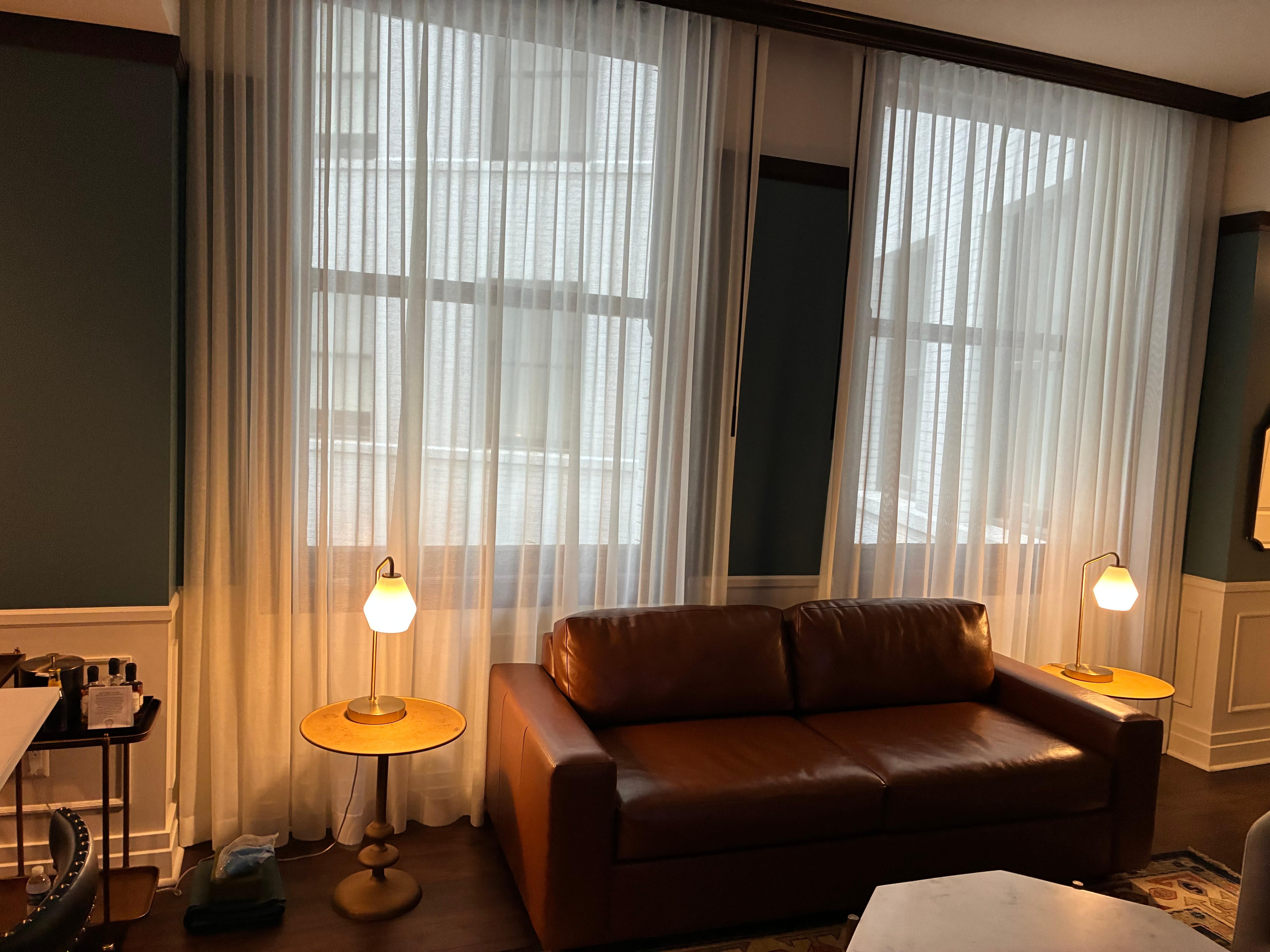 Spacious living toom