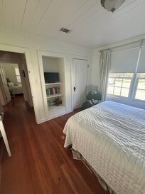 "Middle" bedroom