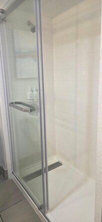 Shower with great water pressure.