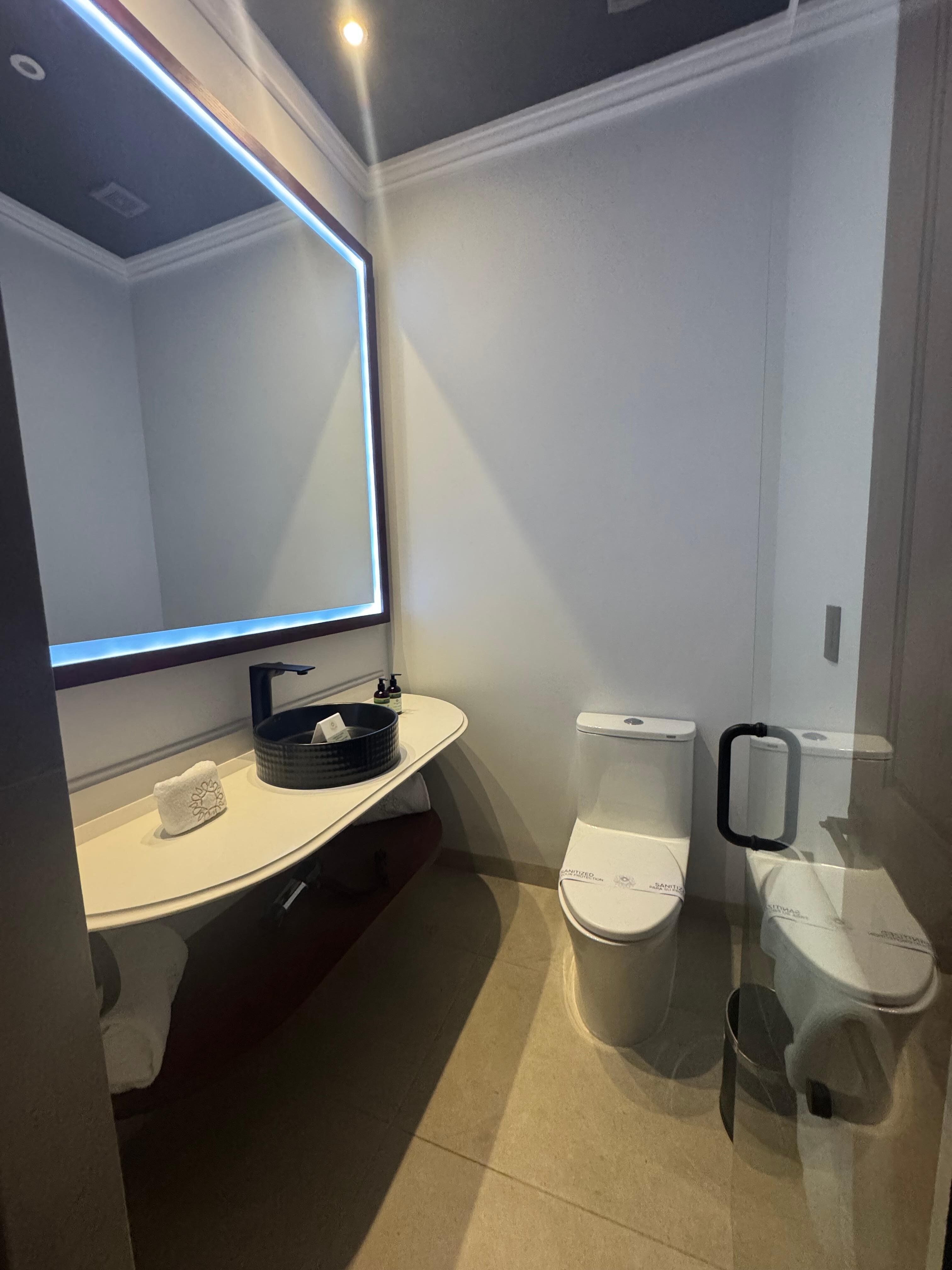 Nice bathroom