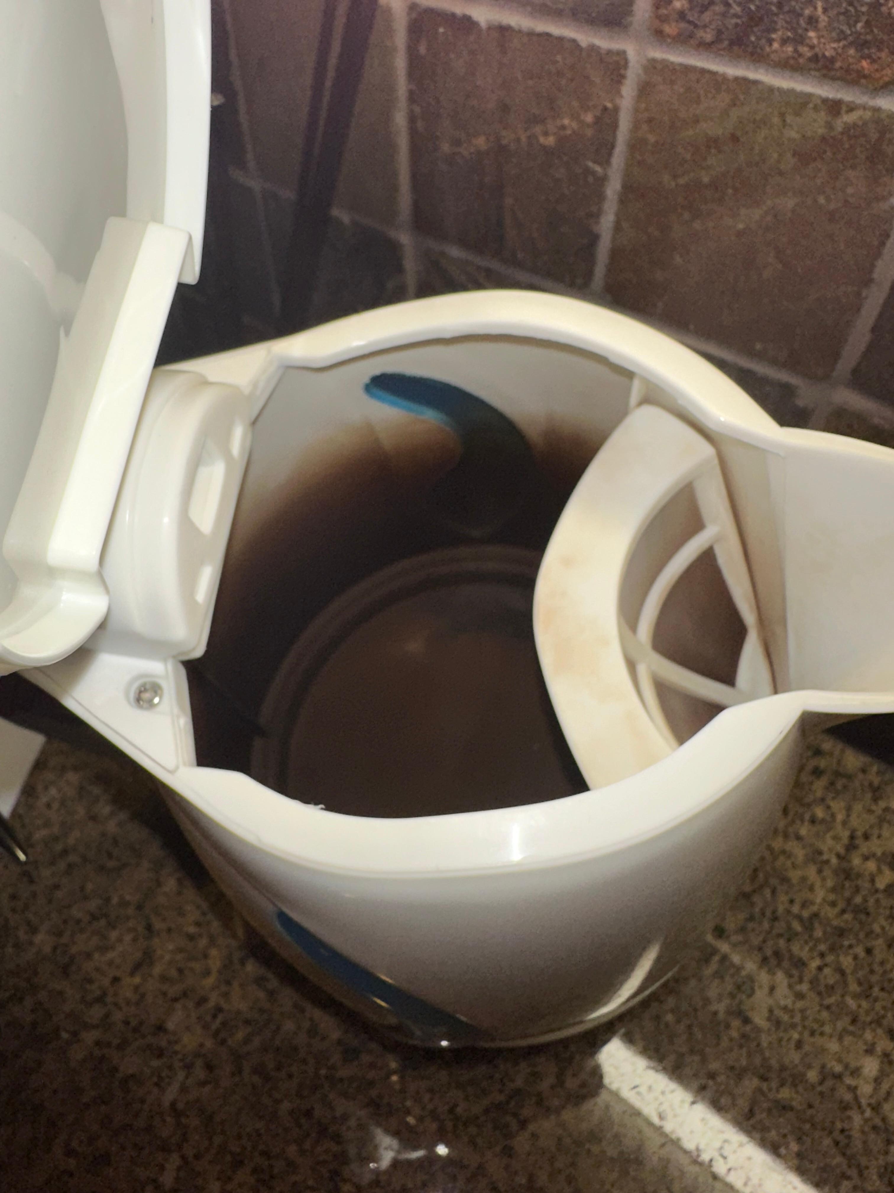 Water kettle was filled with black soot, but the staff replaced it the next day