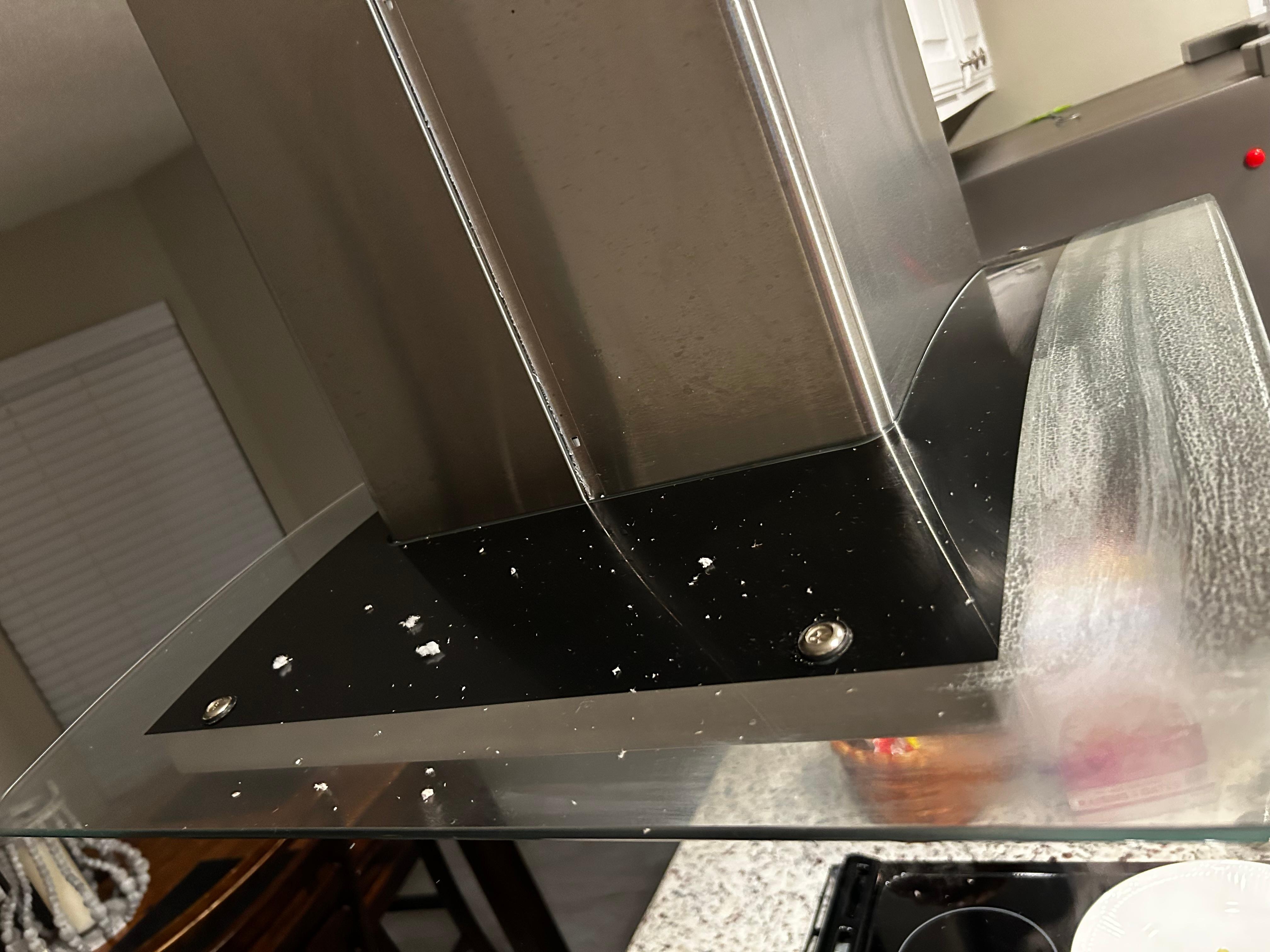  Stove top exhaust snowed when I turned it on. Neither of the exhausts worked in the bathrooms..