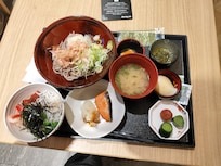 地元の名物、海鮮がおいしく朝から食べ過ぎました。