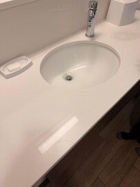 Personal hairs provided as a welcoming package?