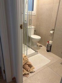 Dirty towels not cleaned.