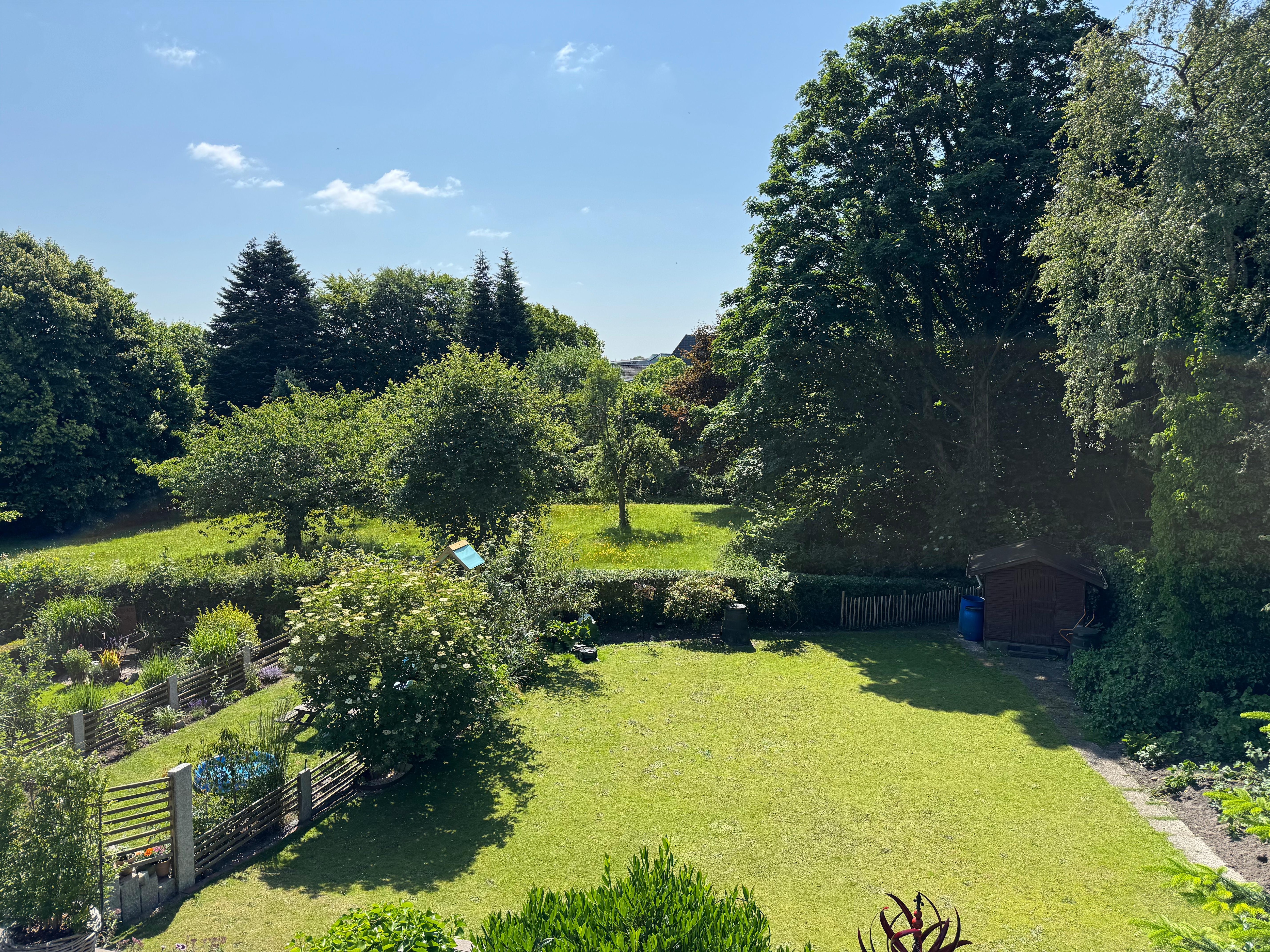 Blick vom Balkon ins Grüne