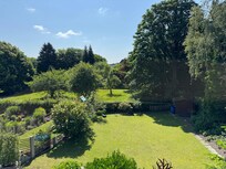 Blick vom Balkon ins Grüne