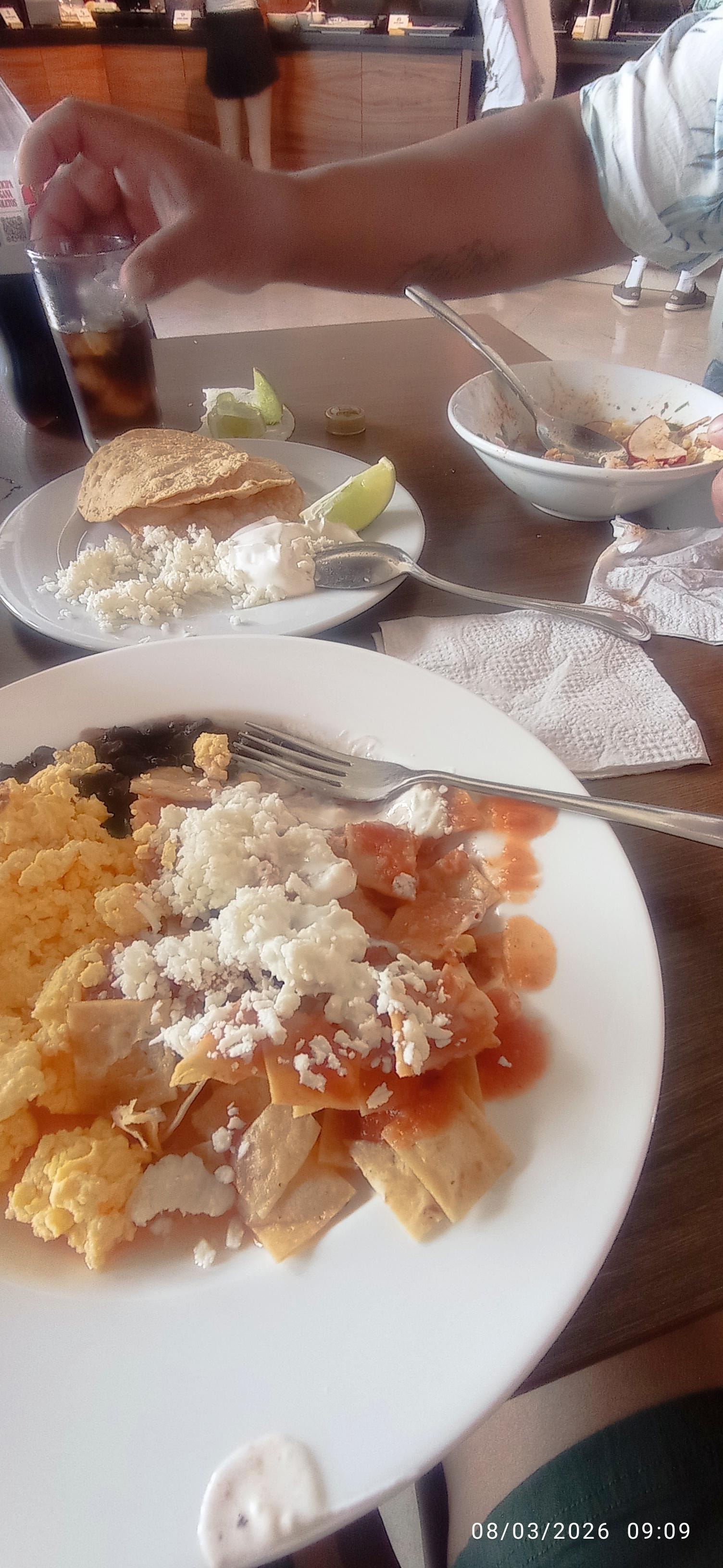 Lalo y al chef sobre todo gracias por ser tan amables y atentos en nuestra estancia.