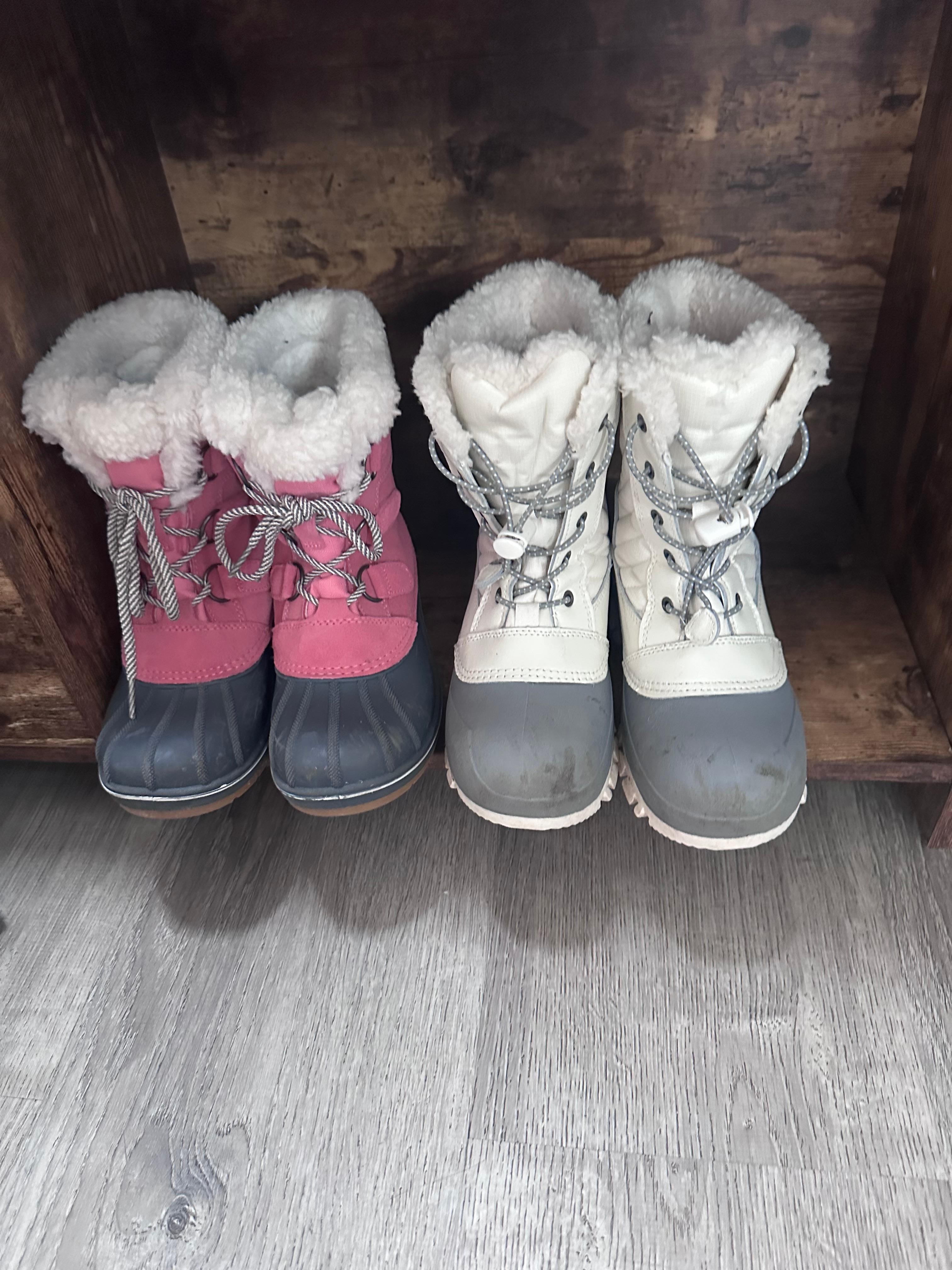 Great bench by door for winter shoes so we weren’t tracking in snow and salt
