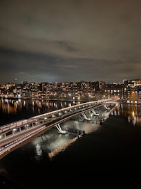 Vista do quarto a noite