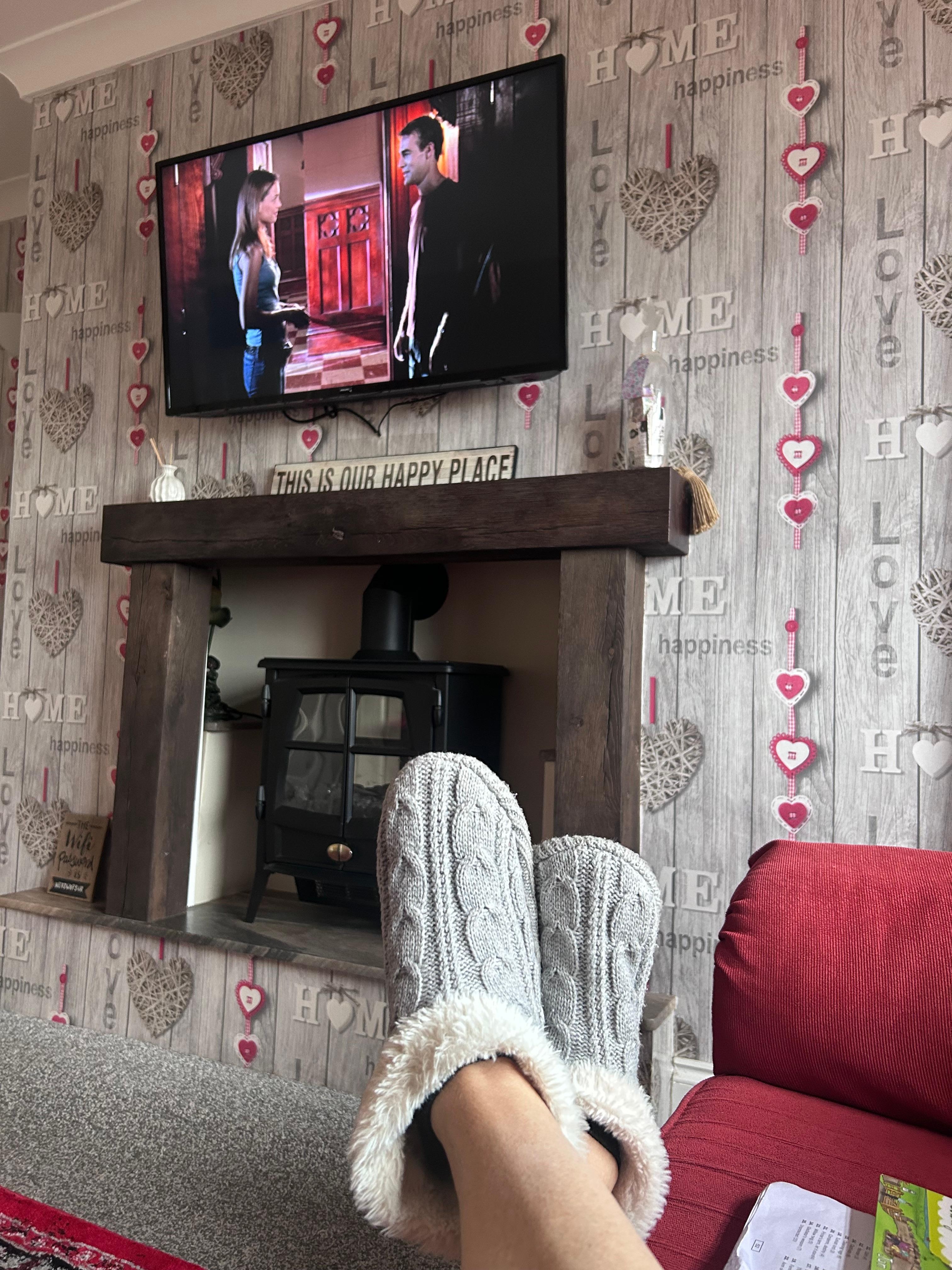 A relax back at the apartment after an exploration day. 