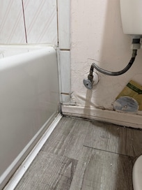 Right corner of tub-dirty