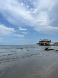 Close to the beach! Walk less than 1 minute to it!