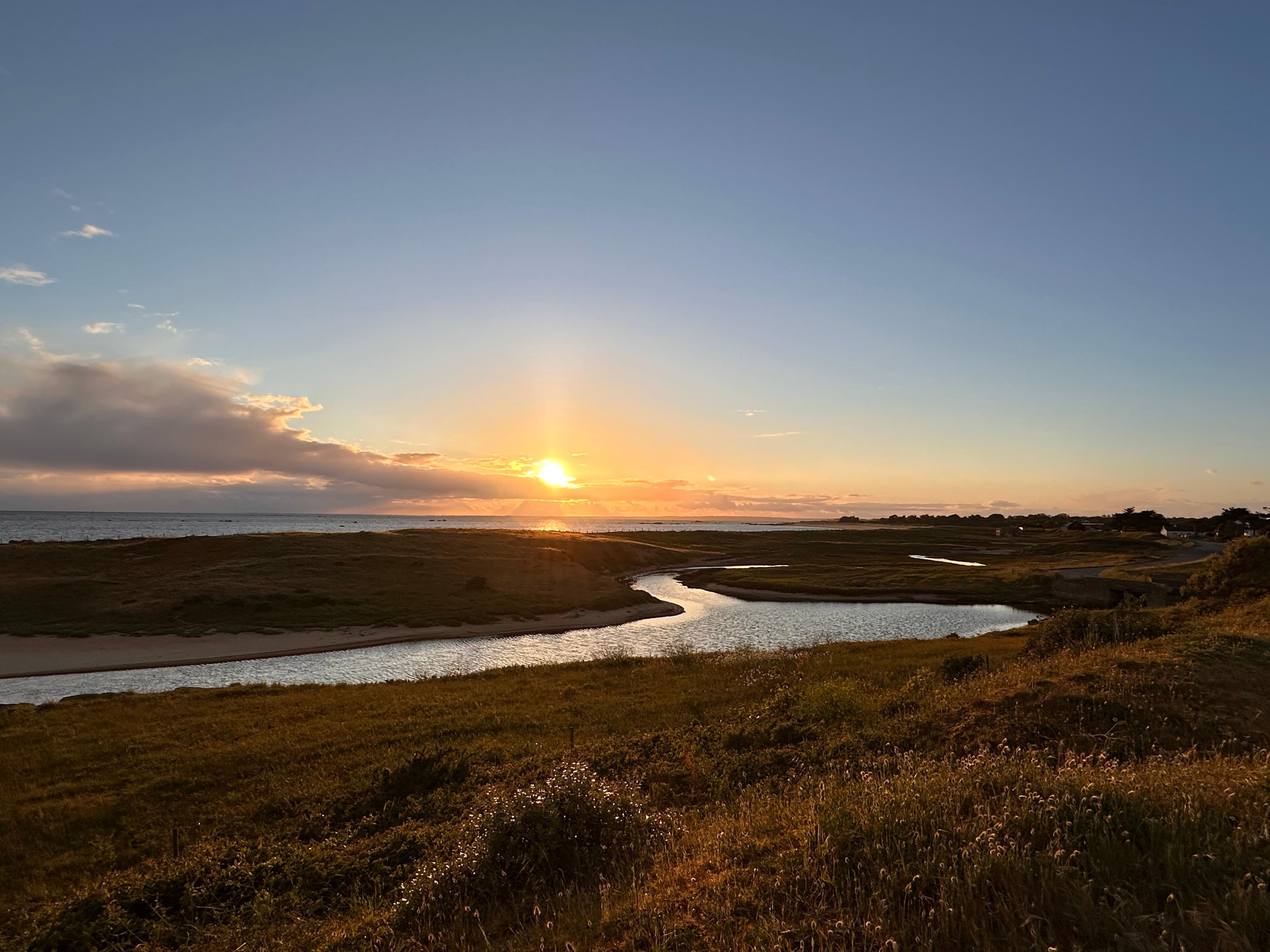 Nahe Dünen im Sonnenuntergang