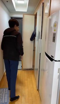 Entrance
Lots of closet space. Opposite side is the bathroom.