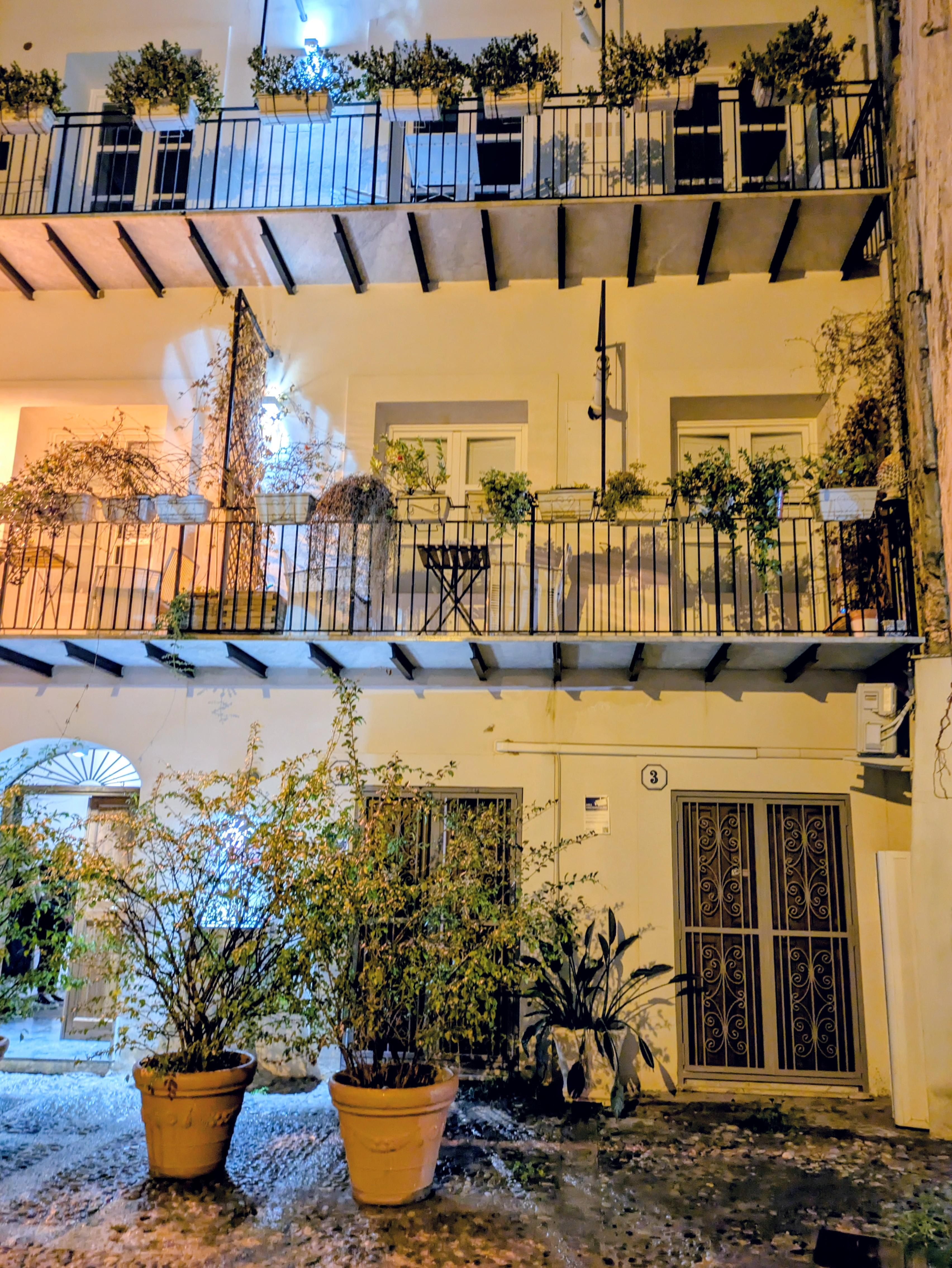 Ansicht Gebäude von außen. 