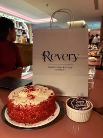 They offered me a cake crème brûlée since they asked if it was my birthday (which it was!) 🍮