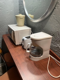 No cups, or coffee. And no liner for the ice bucket. But no need cause there was no working ice machine.