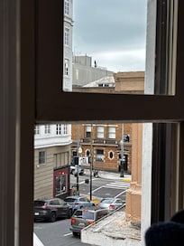 Near bars, stores and restaurants. Walking distance.