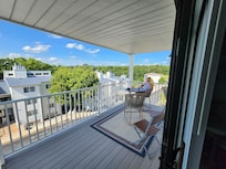 Lovely deck with lots of shade