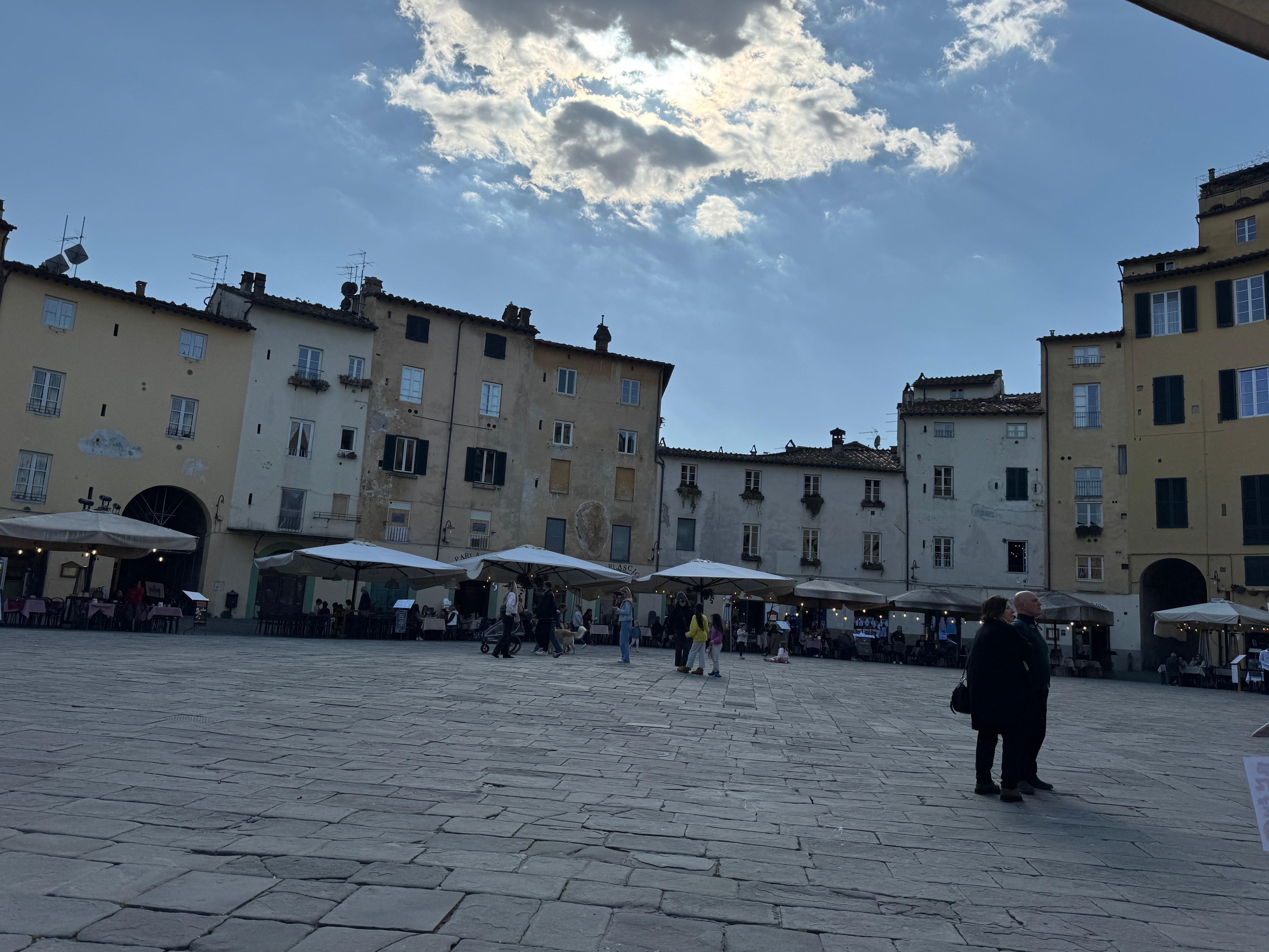 Piazza dell Anfiteatro in Lucca