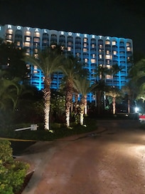 Royal Sonesta at night