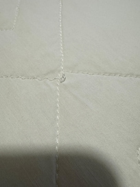 Roupa de cama com furo