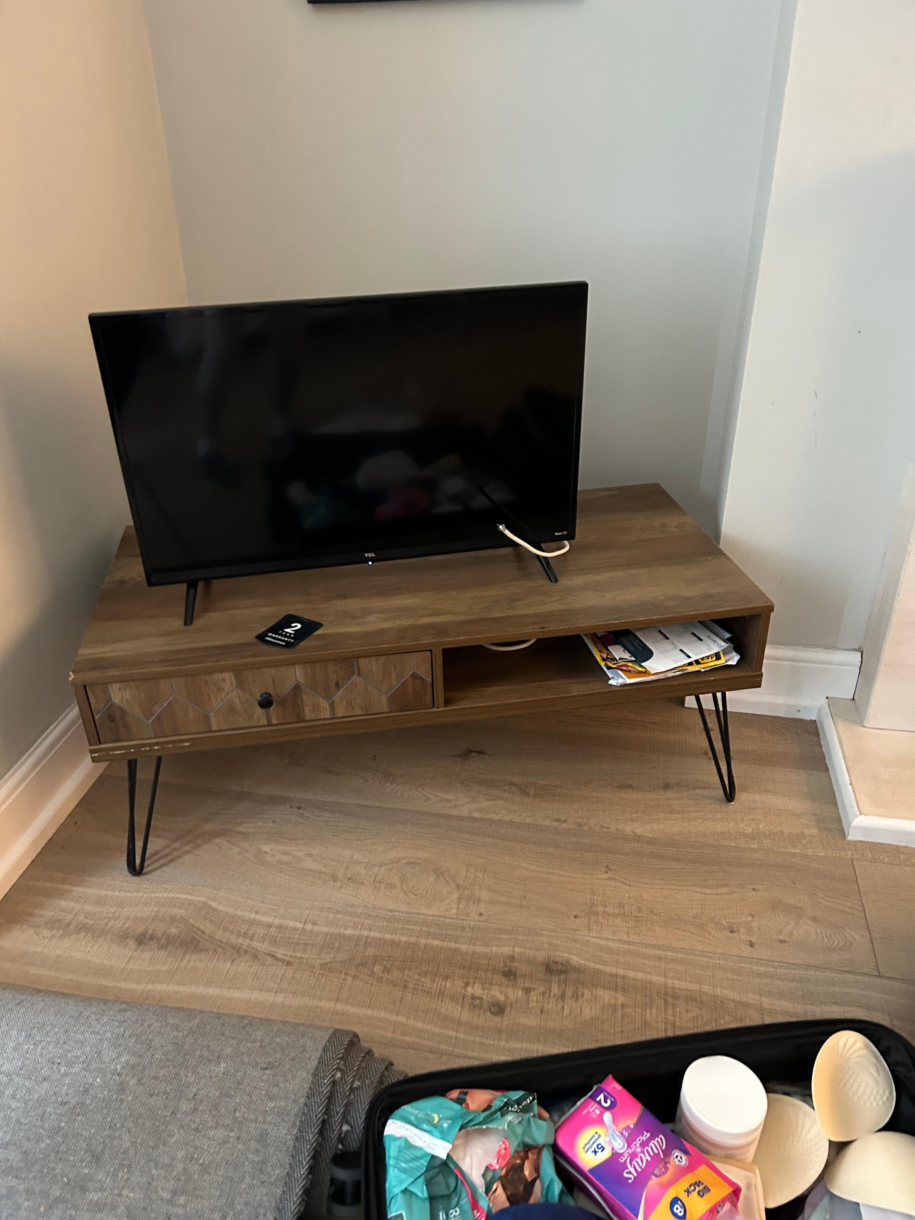 The TV with the broken cable cod