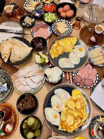 Breakfast for 6 people