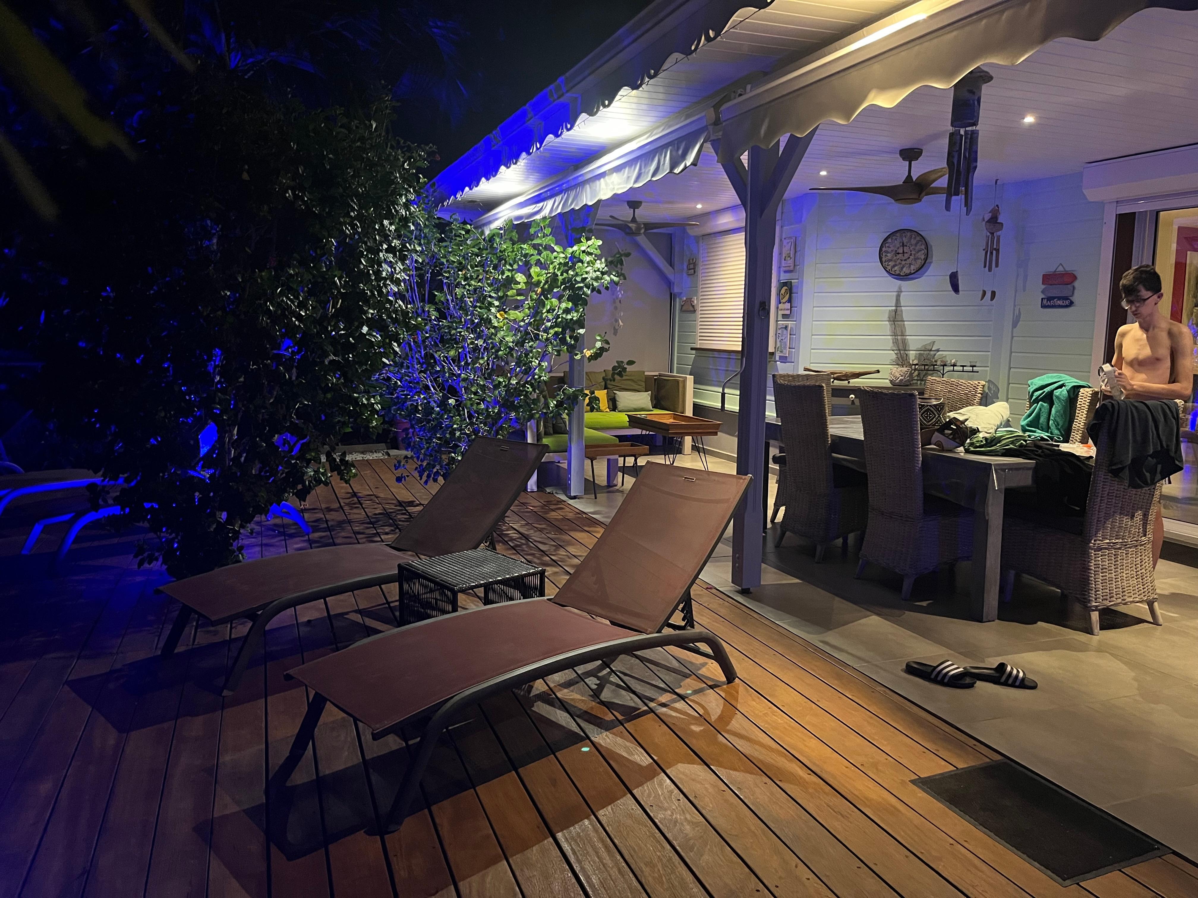 Terrasse le soir et ses lumières 
