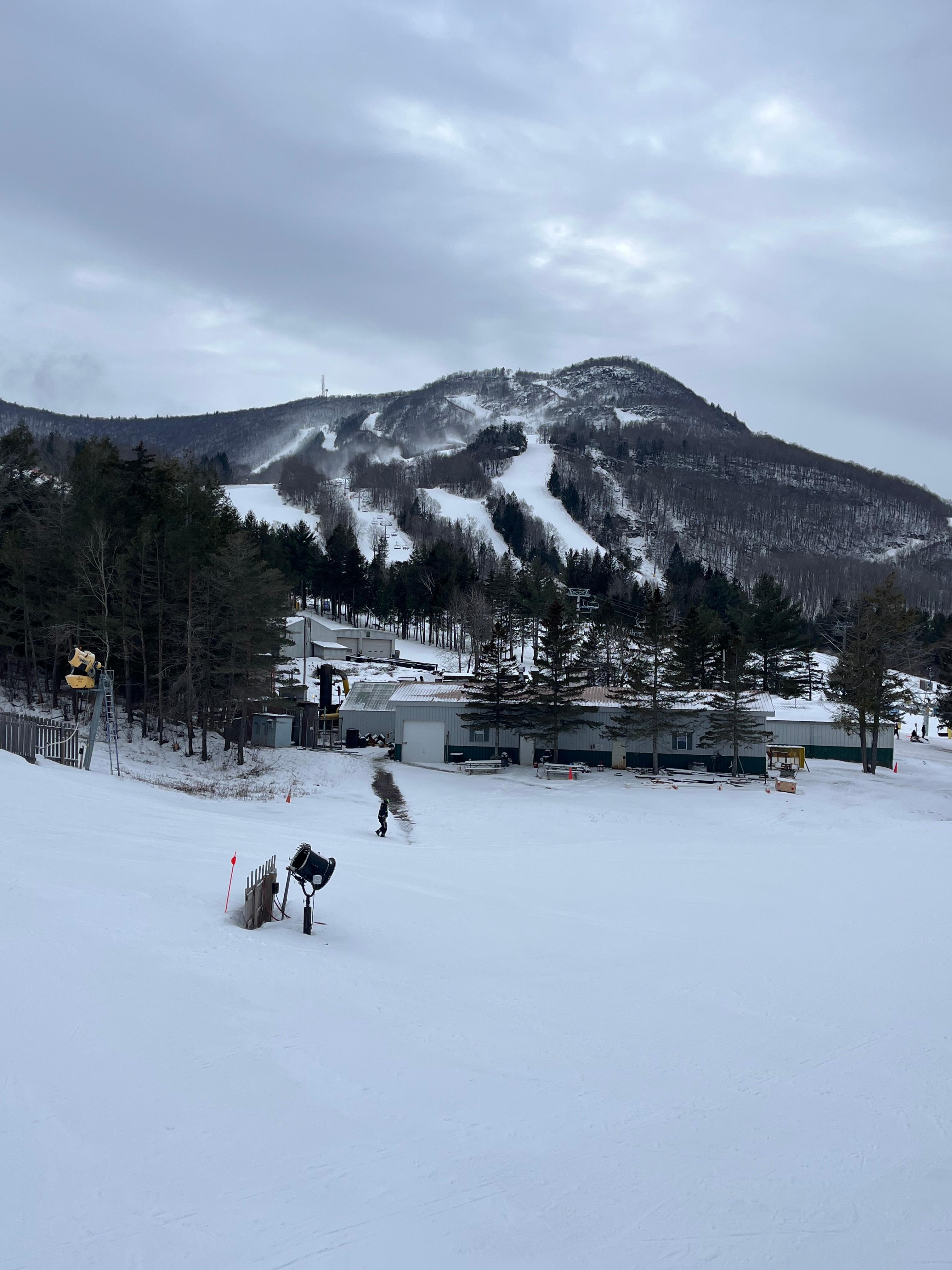 Hunter mountain skiing -walk to slopes!