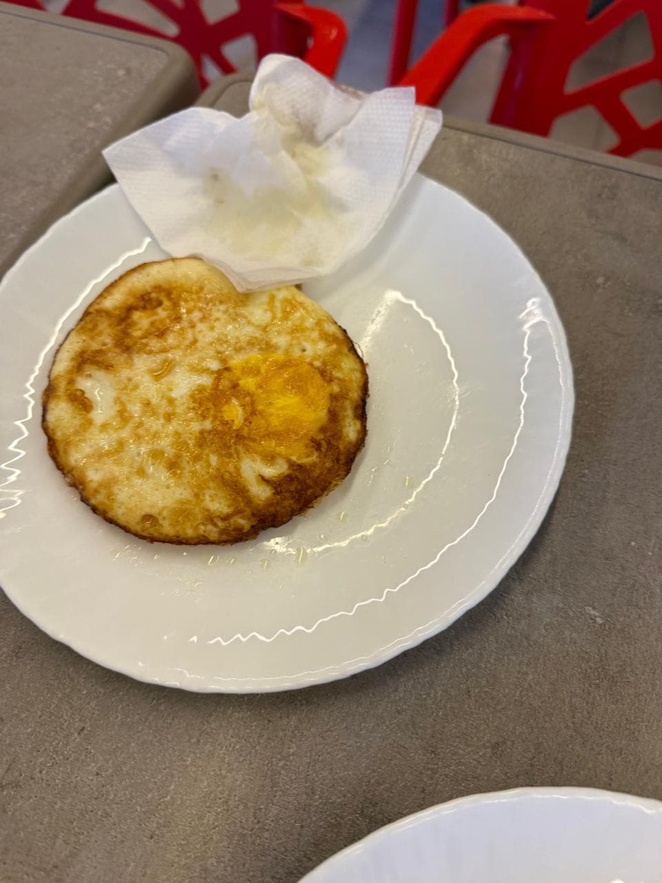 Foto dos dois ovos colados e cheios de oleo
