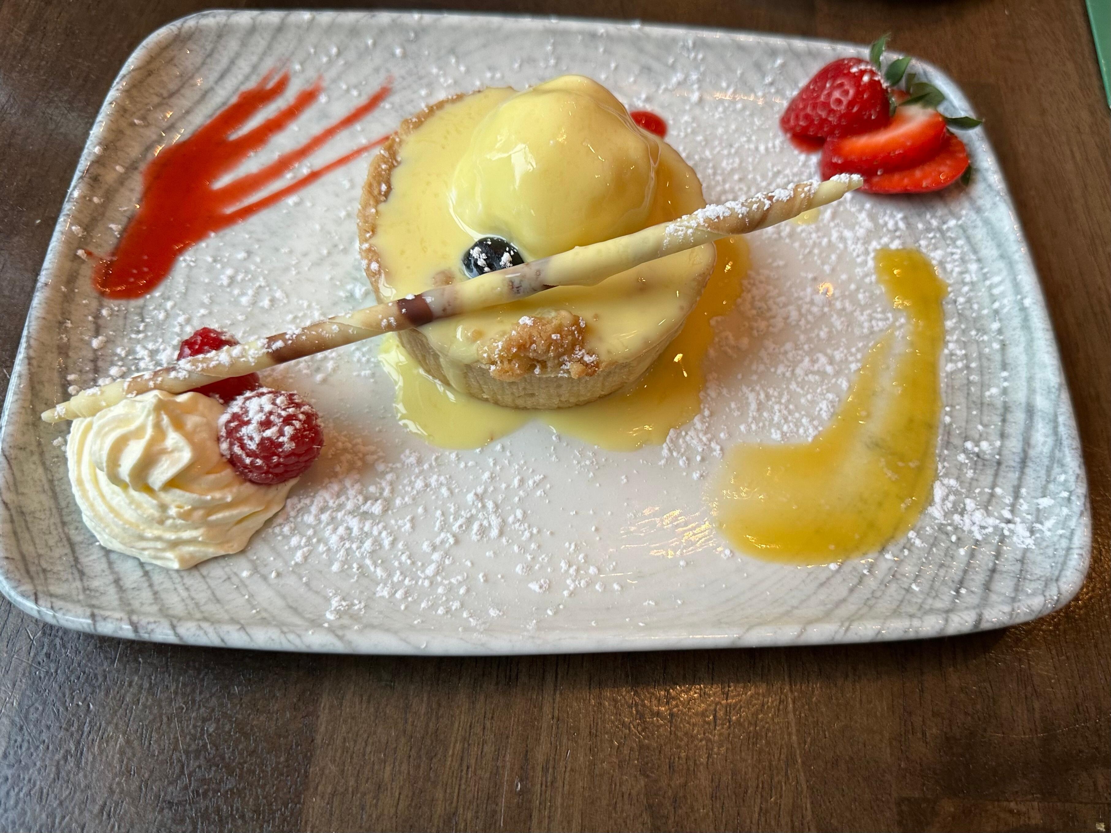 Apple pie with ice cream