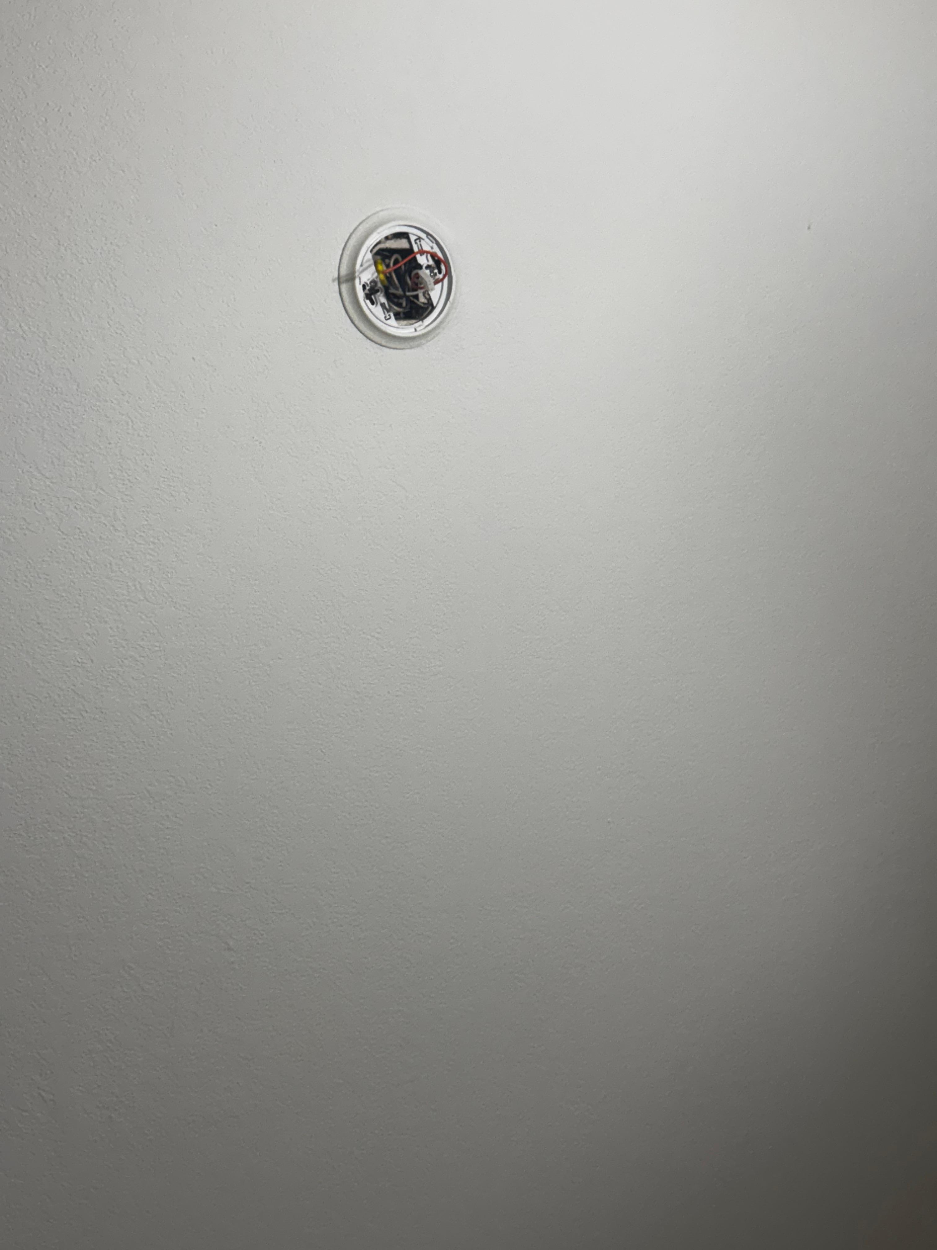 Missing smoke alarm 