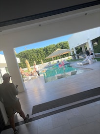 View from the living room into the pool