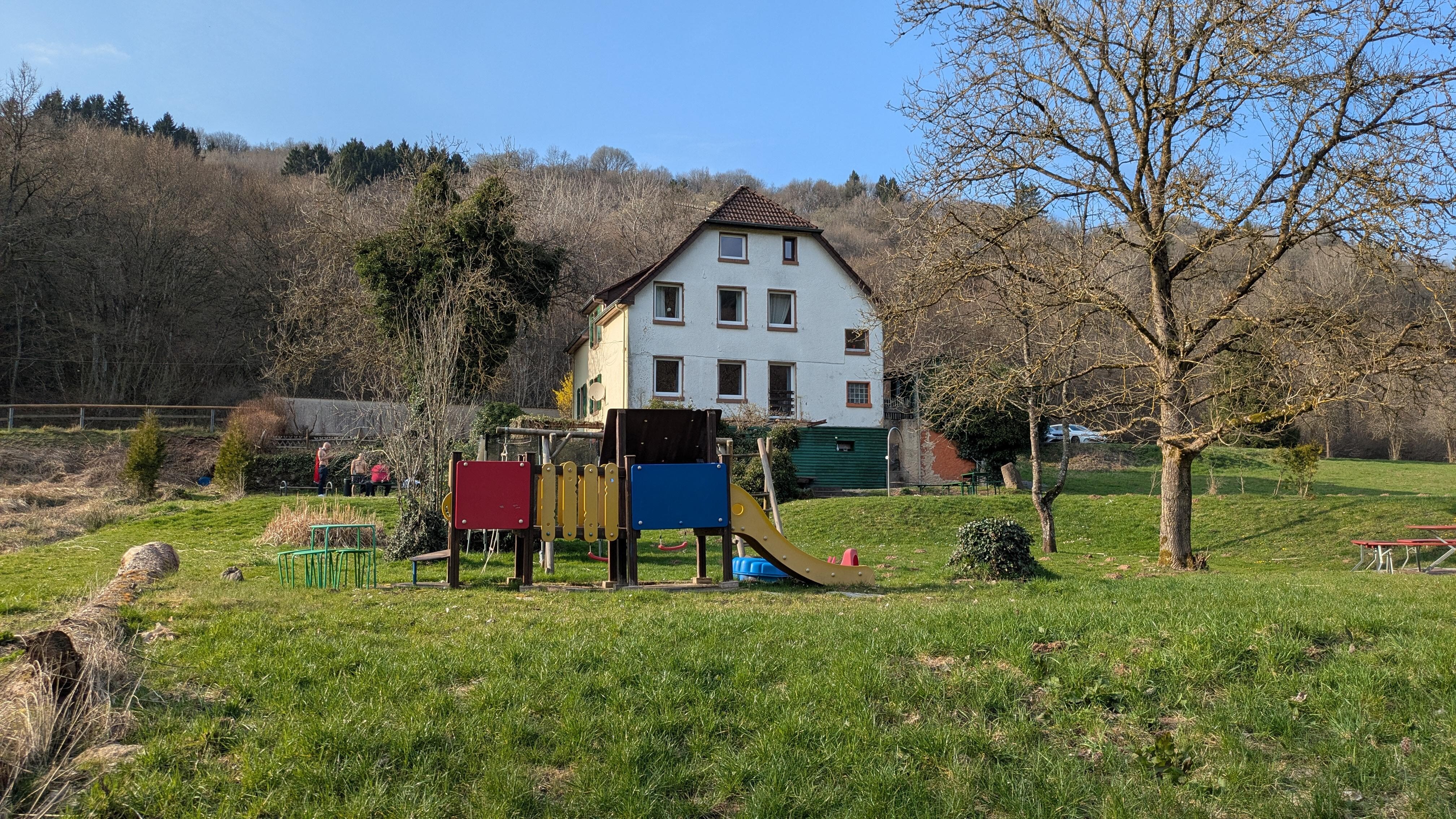 Rückseite des Hauses mit Garten 