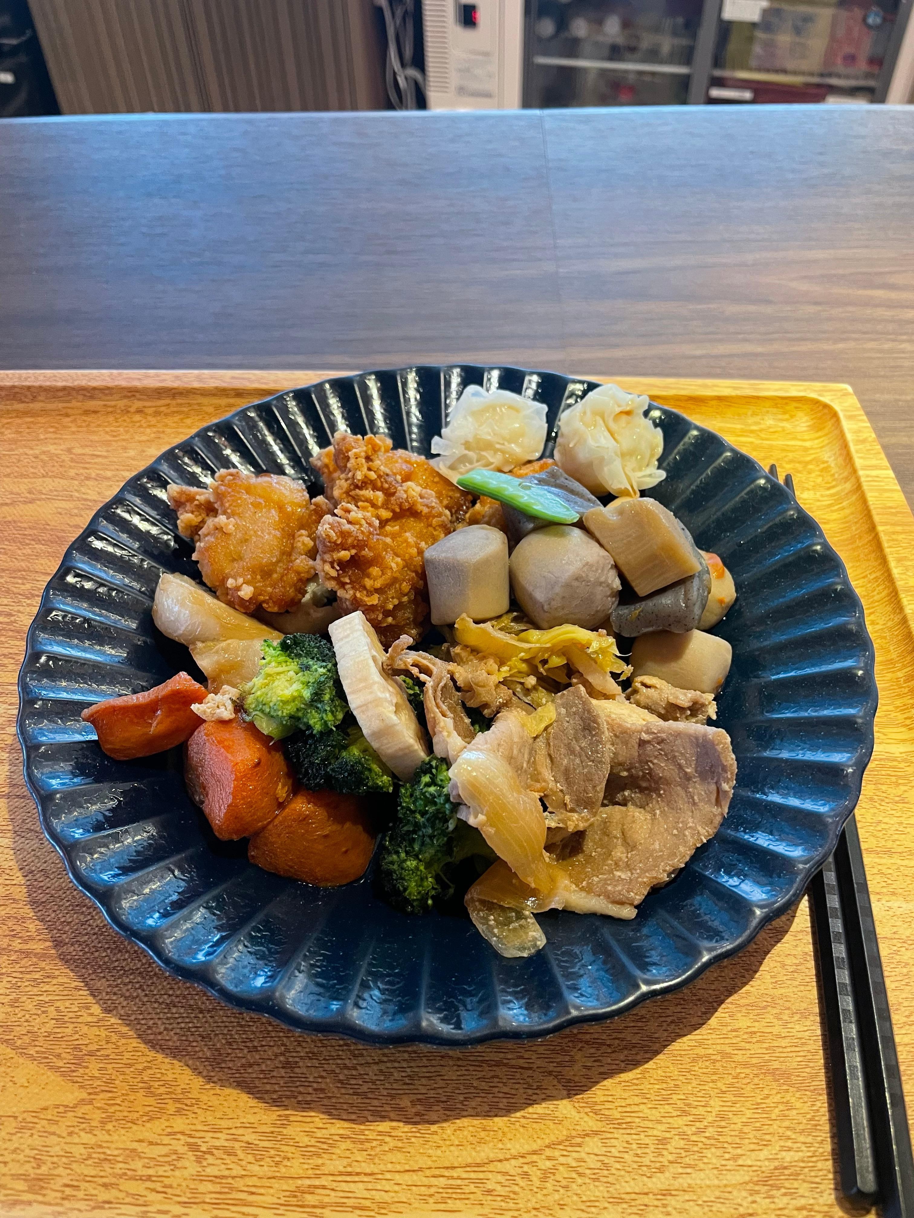 Foods from breakfast buffet