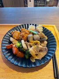 Foods from breakfast buffet