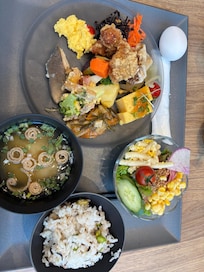 美味しい朝食。ザンギ美味しかったです