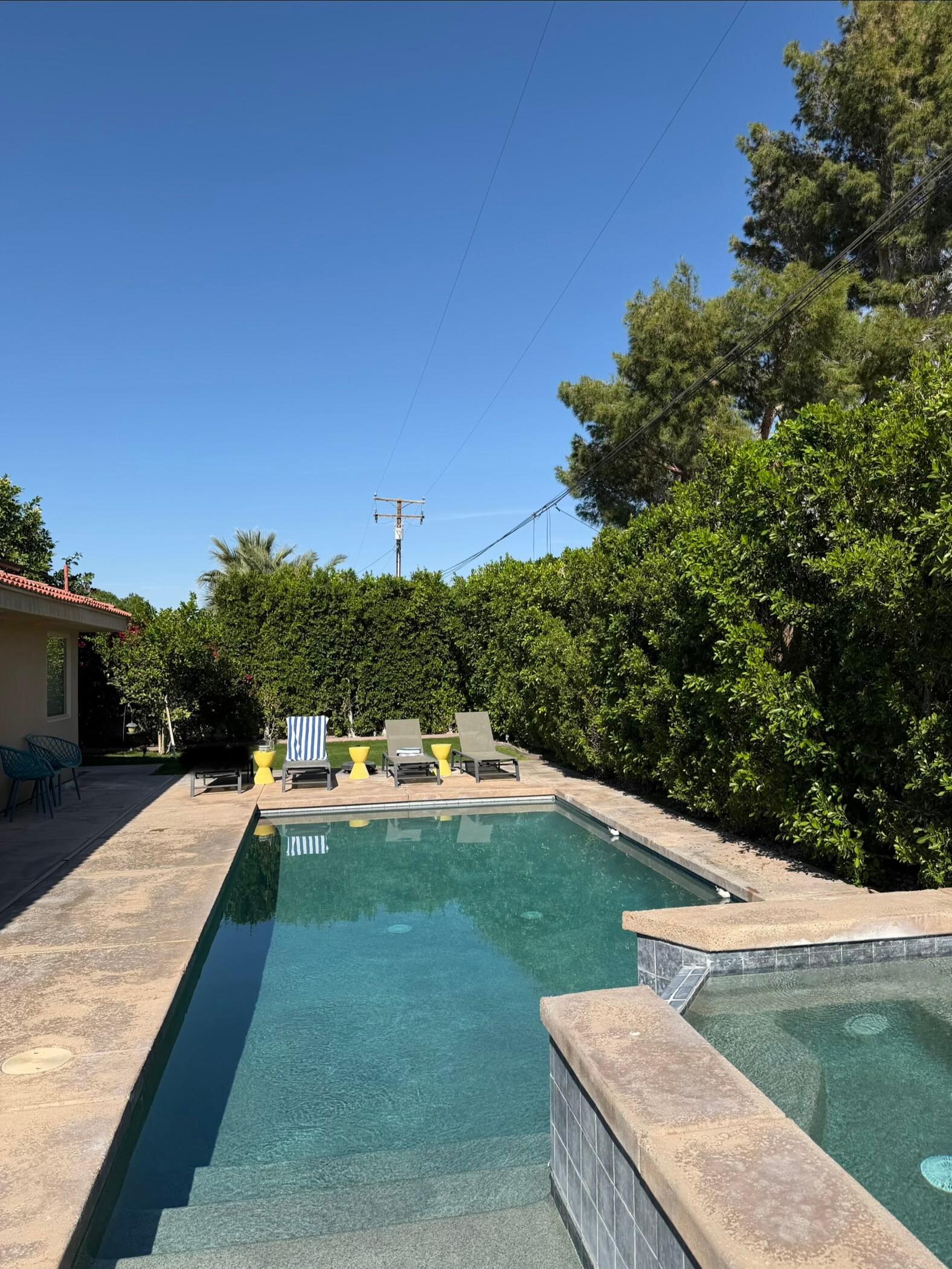 Very nice heated pool and jacuzzi.