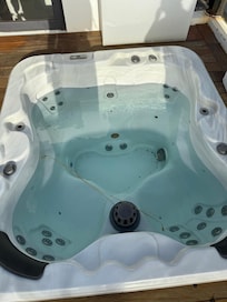 This was the rooftop jacuzzi but we couldn’t even get in. As you see it was dirty & had a machine in it