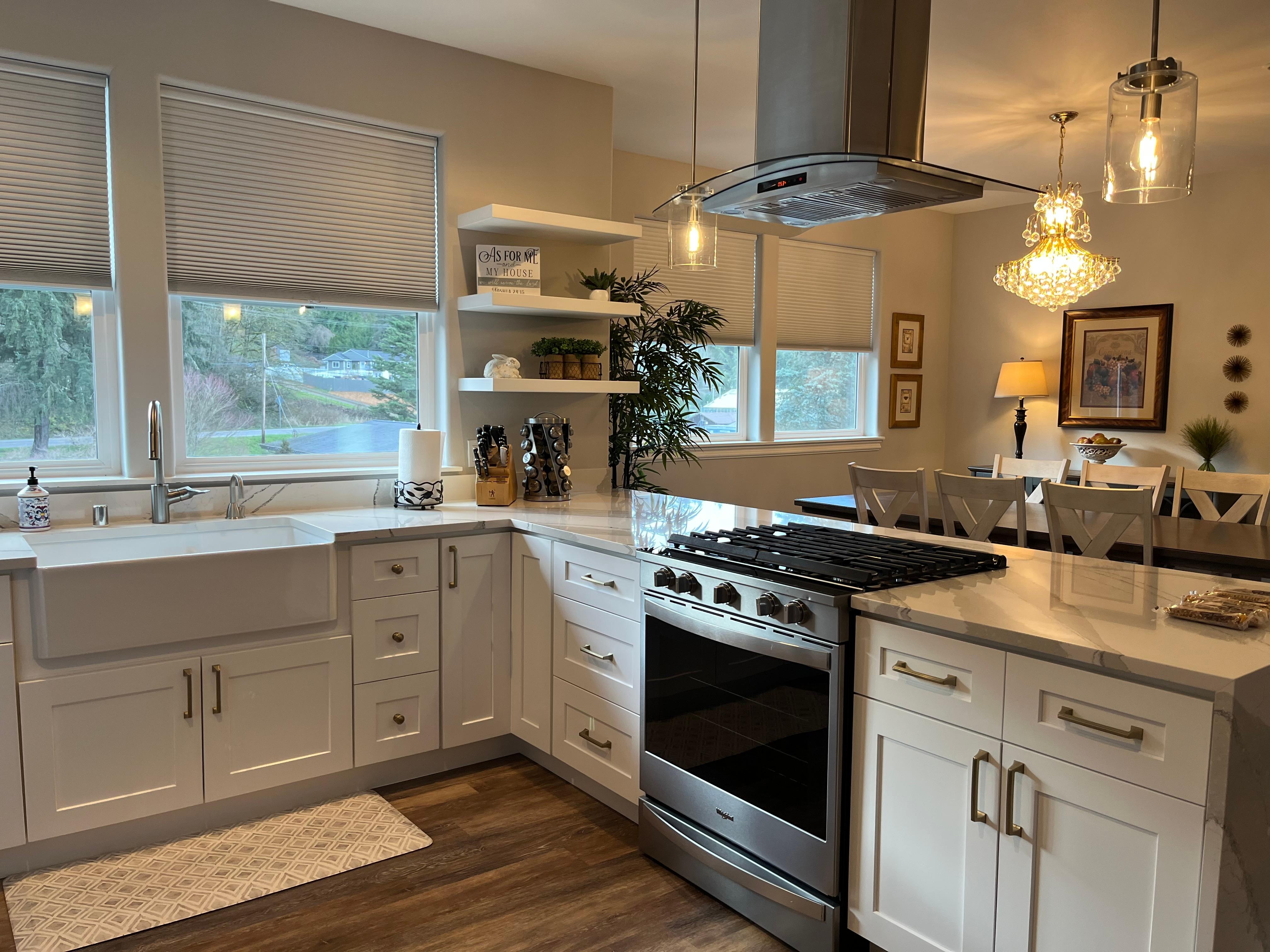 Fabulous kitchen with all the necessities!