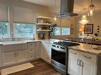 Fabulous kitchen with all the necessities!