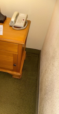 Carpet corner (dirty) and the right way (dirty)