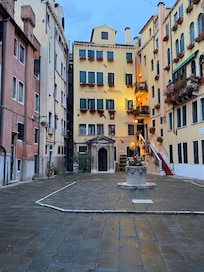 Front of Hotel and Courtyard.